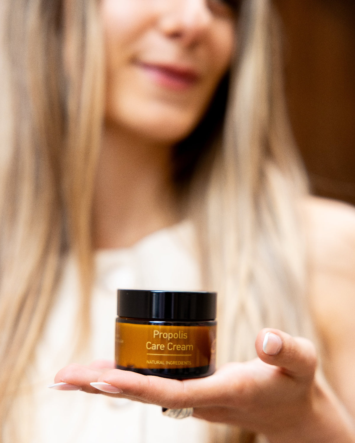 Cremă de ingrijire cu propolis
