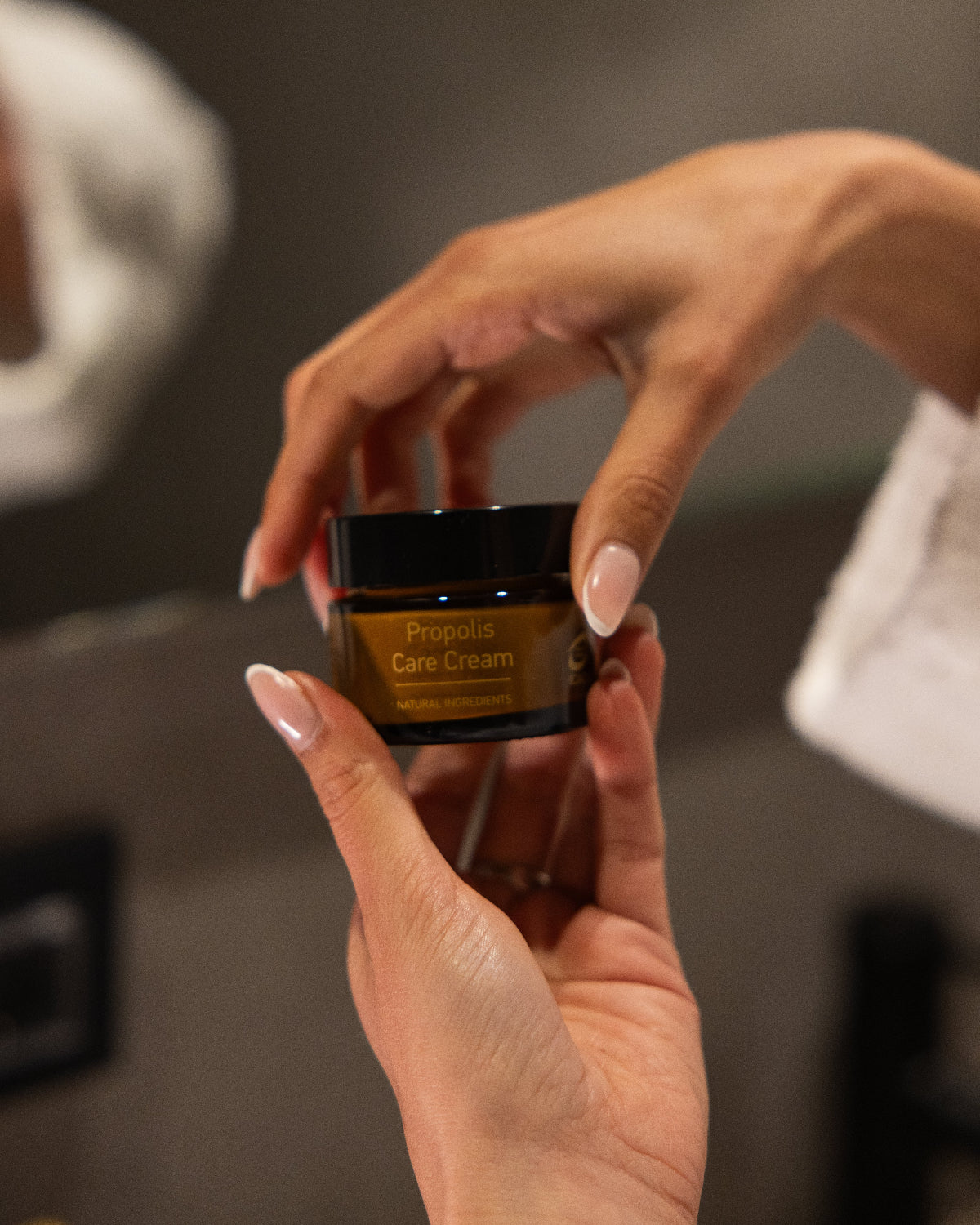 Cremă de ingrijire cu propolis
