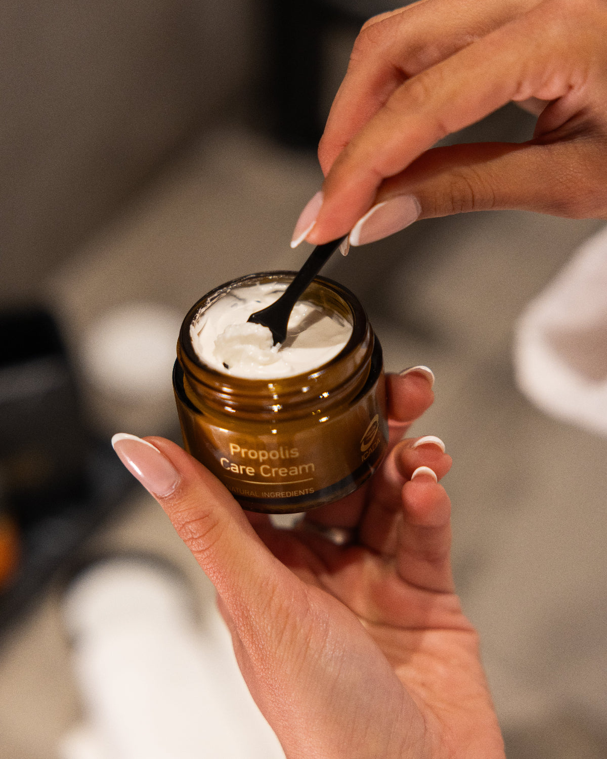 Cremă de ingrijire cu propolis