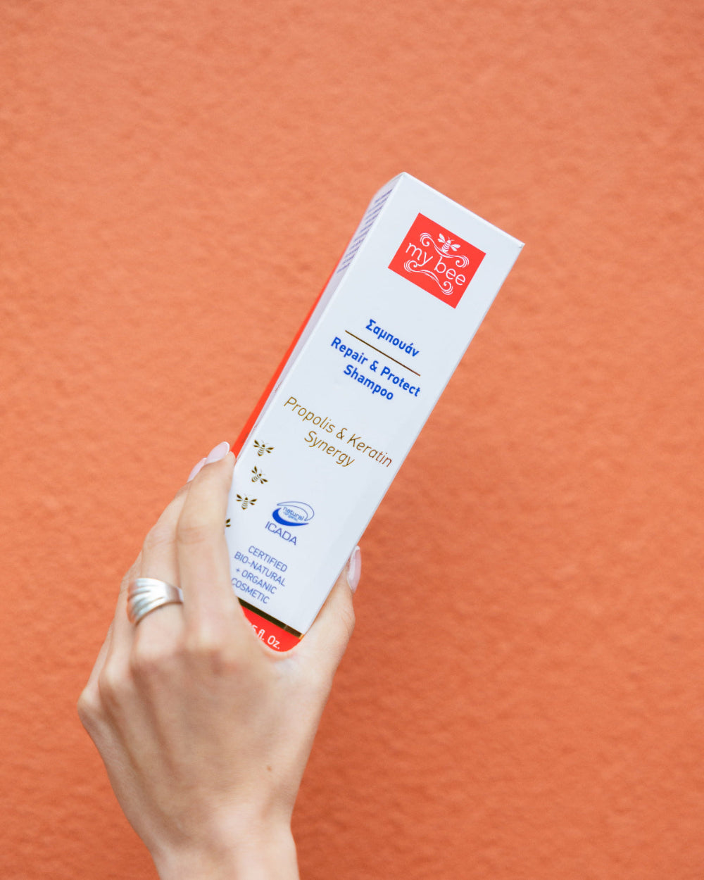 Șampon cu propolis și keratină pentru repararea părului