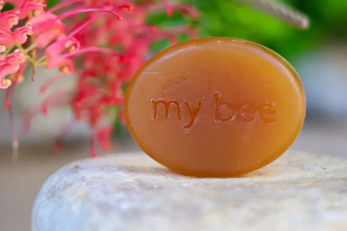 De la stup la pielea ta: povestea săpunului cu propolis